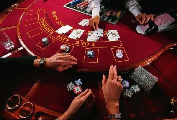 Dasbor multi-olahraga dengan panduan permainan